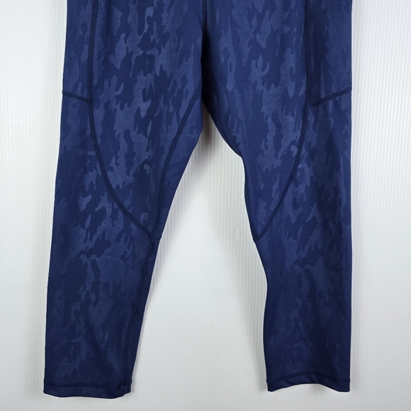 NWOT Zyia Active Blue Camo Light N Tight Capri Leggings Size 8-10 Activewear - Picture 5 of 12